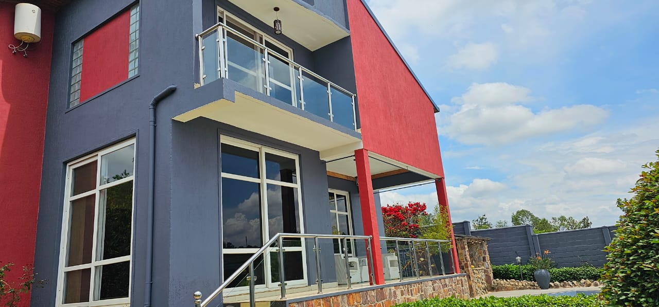 GACURIRO VILLA